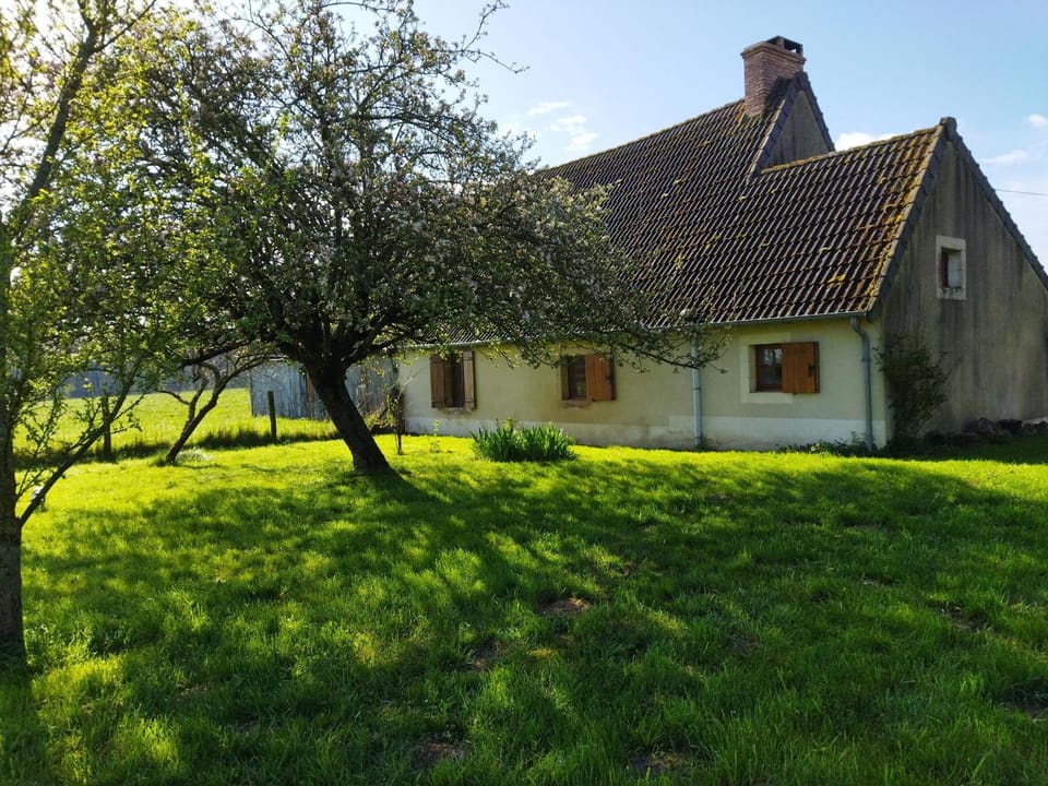 Gîte au calme avec verger, à proximité de randonnées et sites culturels - FR-1-586-9 House in Centre-Val de Loire