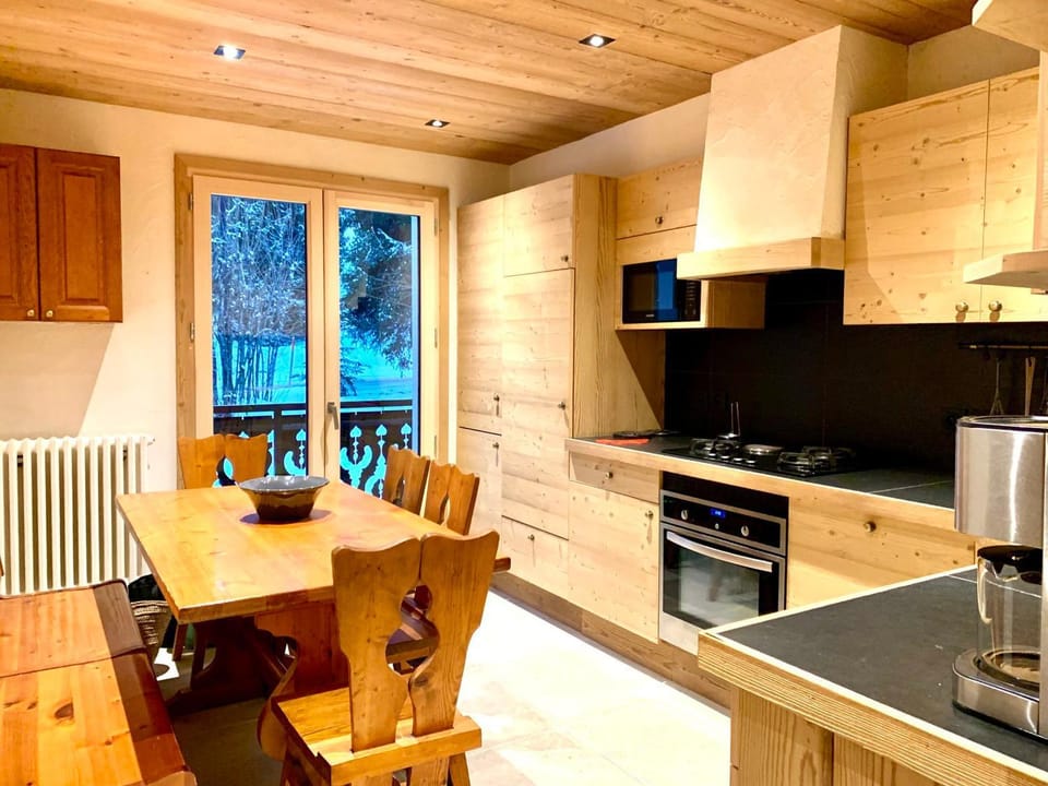 Charmant appartement familial au pied des pistes avec balcon, parking et WIFI inclus - FR-1-505-103 Apartment in Notre-Dame-de-Bellecombe