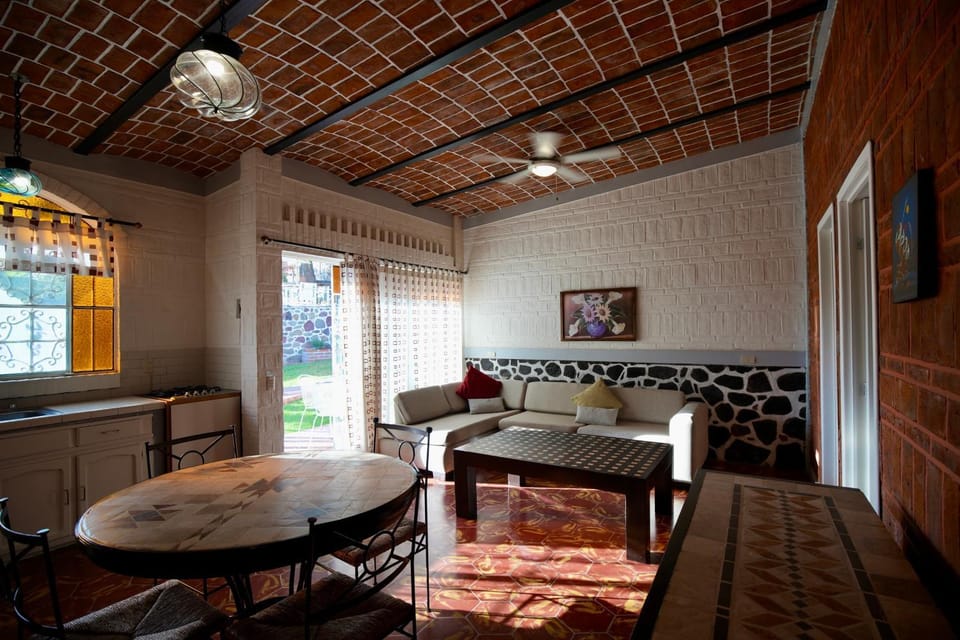 Seating area, Dining area