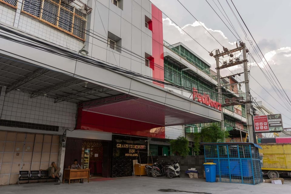 Facade/entrance