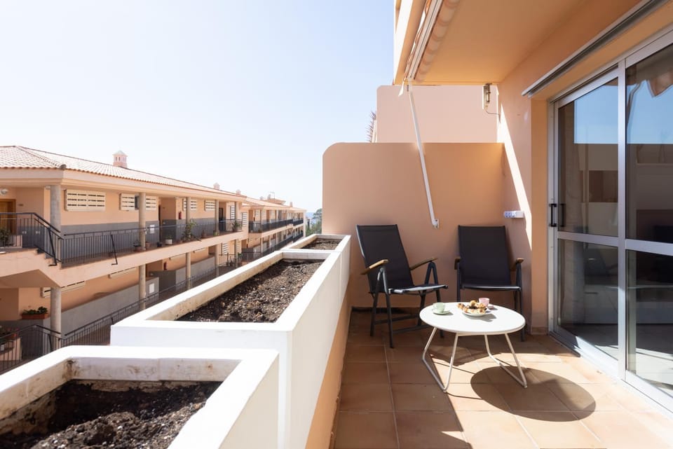 Home2Book Los Cristianos, Pool & Beach Apartment in Los Cristianos