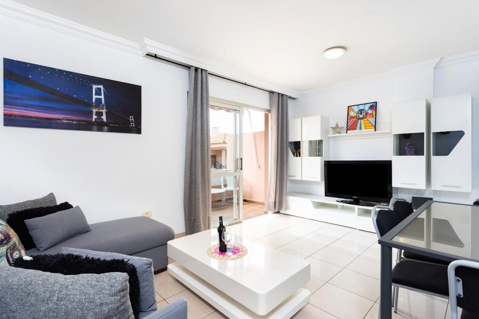 Home2Book Los Cristianos, Pool & Beach Apartment in Los Cristianos