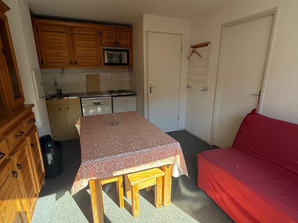 2 pièces au pied des pistes, 6 couchages - FR-1-557-35 Apartment in Auvergne-Rhône-Alpes