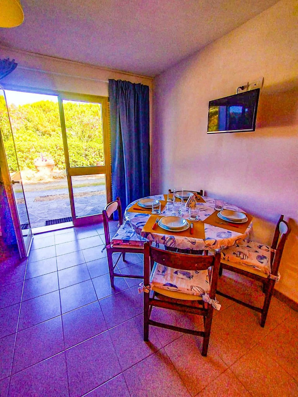 Living room, Dining area