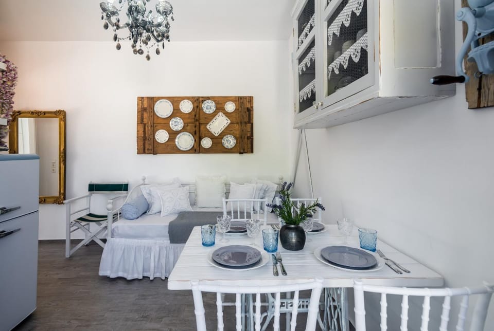 Seating area, Dining area