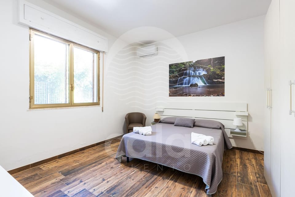 Bed, Photo of the whole room, Bedroom, air conditioner