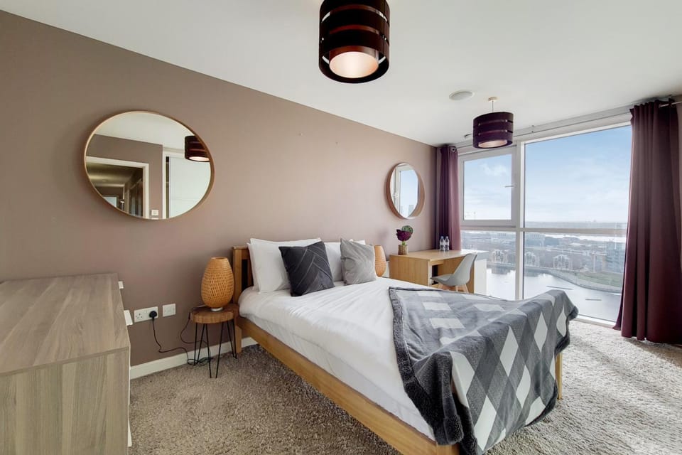 Deluxe three bedroom Apartment by London ExCeL Stays Apartment in London
