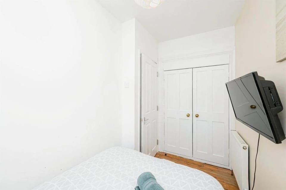 4 Bedroom House For Corporate Stays in Kettering House in Kettering