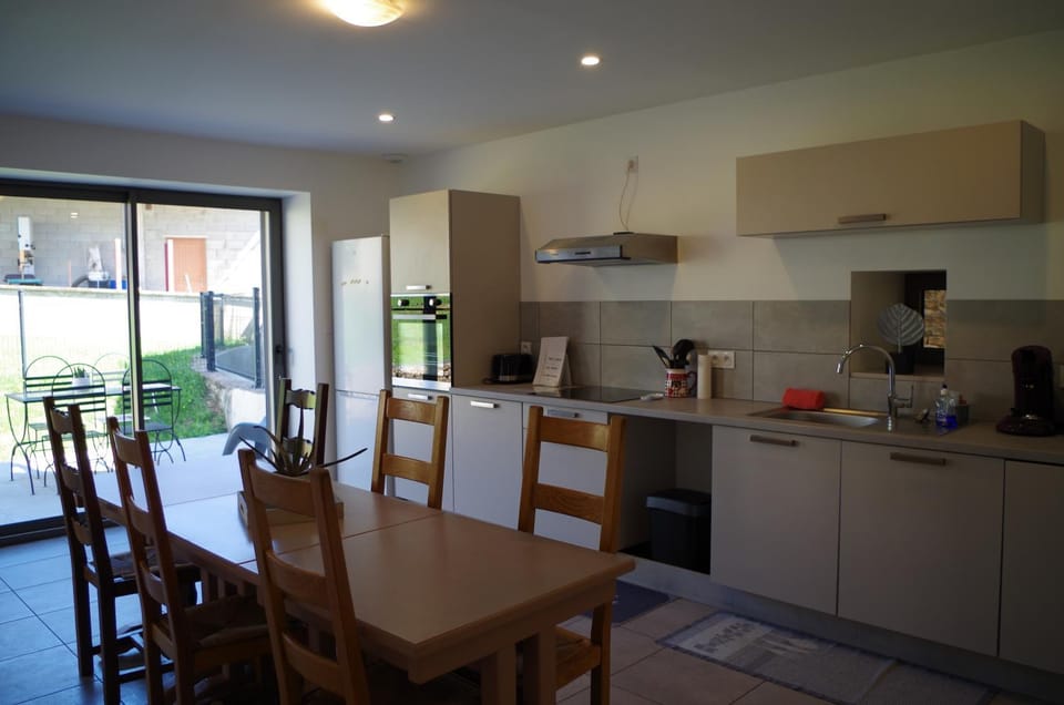 Coffee/tea facilities, Dining area, minibar, pet friendly, stove, toaster, kitchen, kitchen
