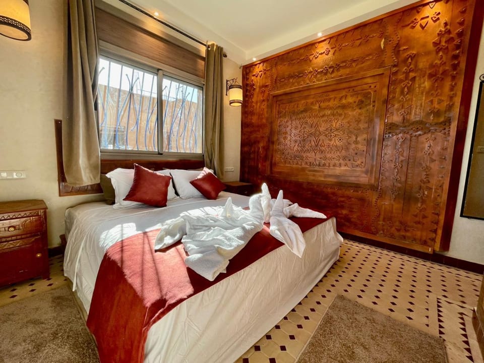 Shower, Bed, Hot Spring Bath, Bedroom, Mountain view, towels