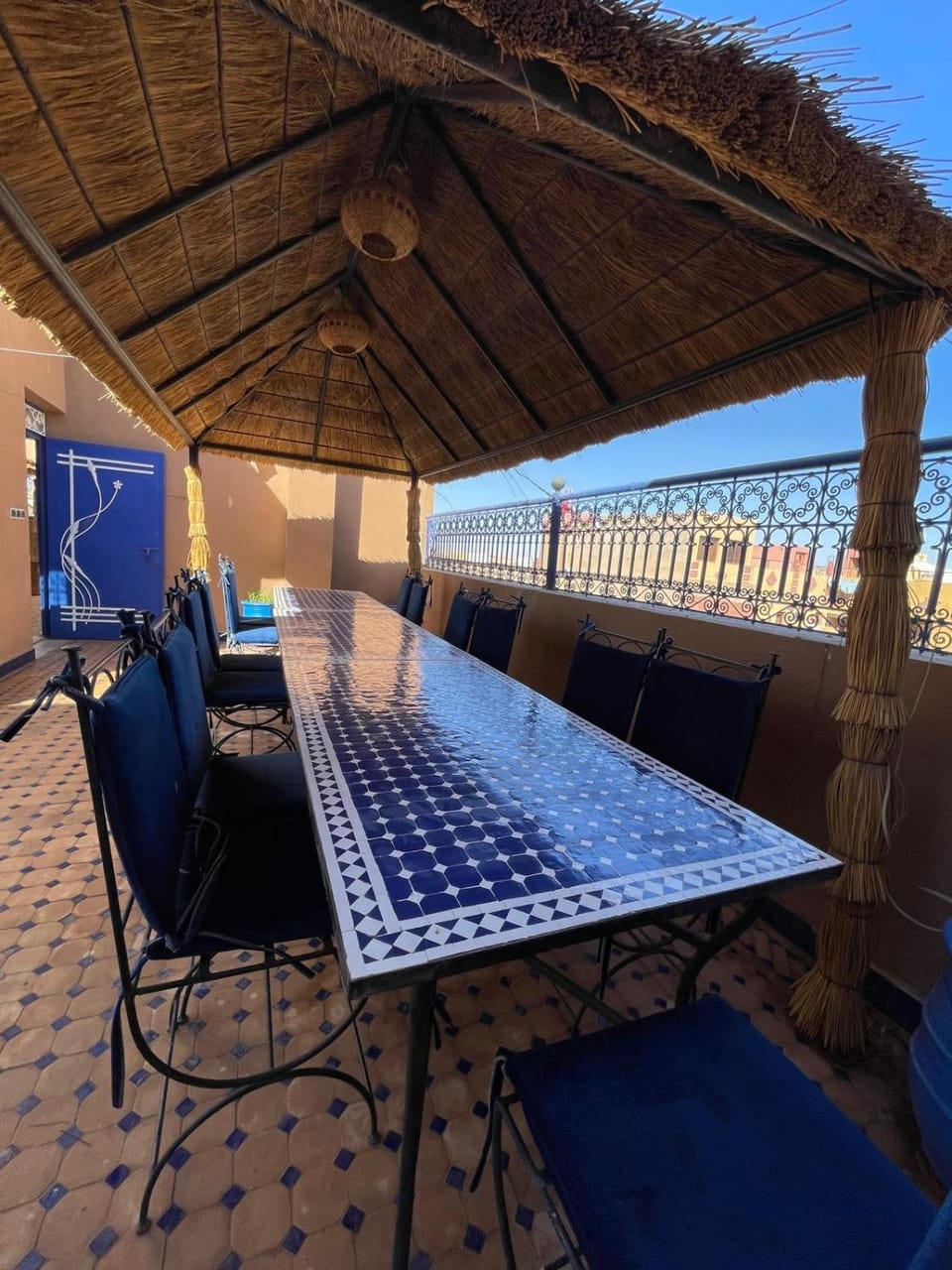 Restaurant/places to eat, Balcony/Terrace