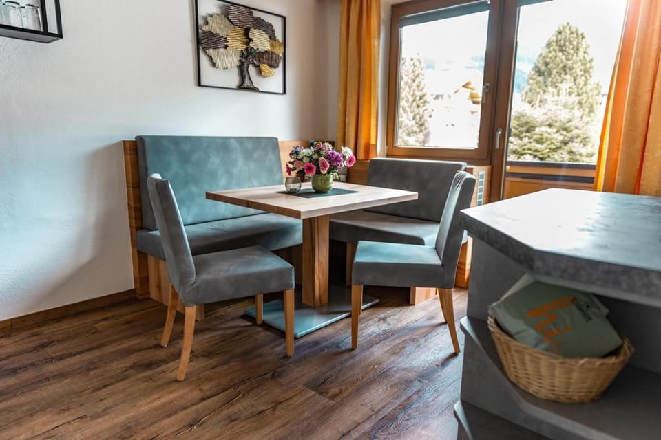 Kitchen or kitchenette, Living room, Seating area