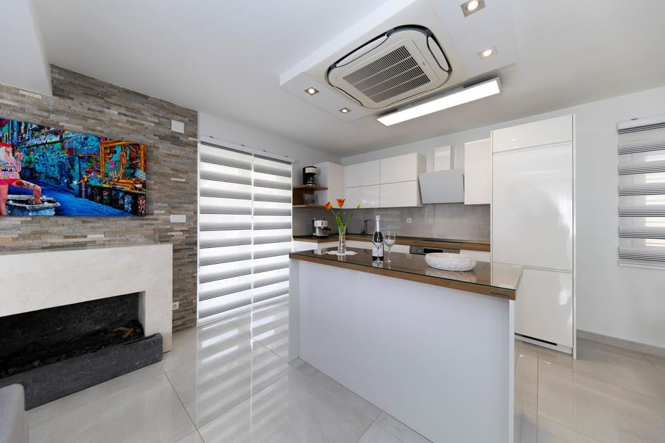 Communal kitchen, flat iron