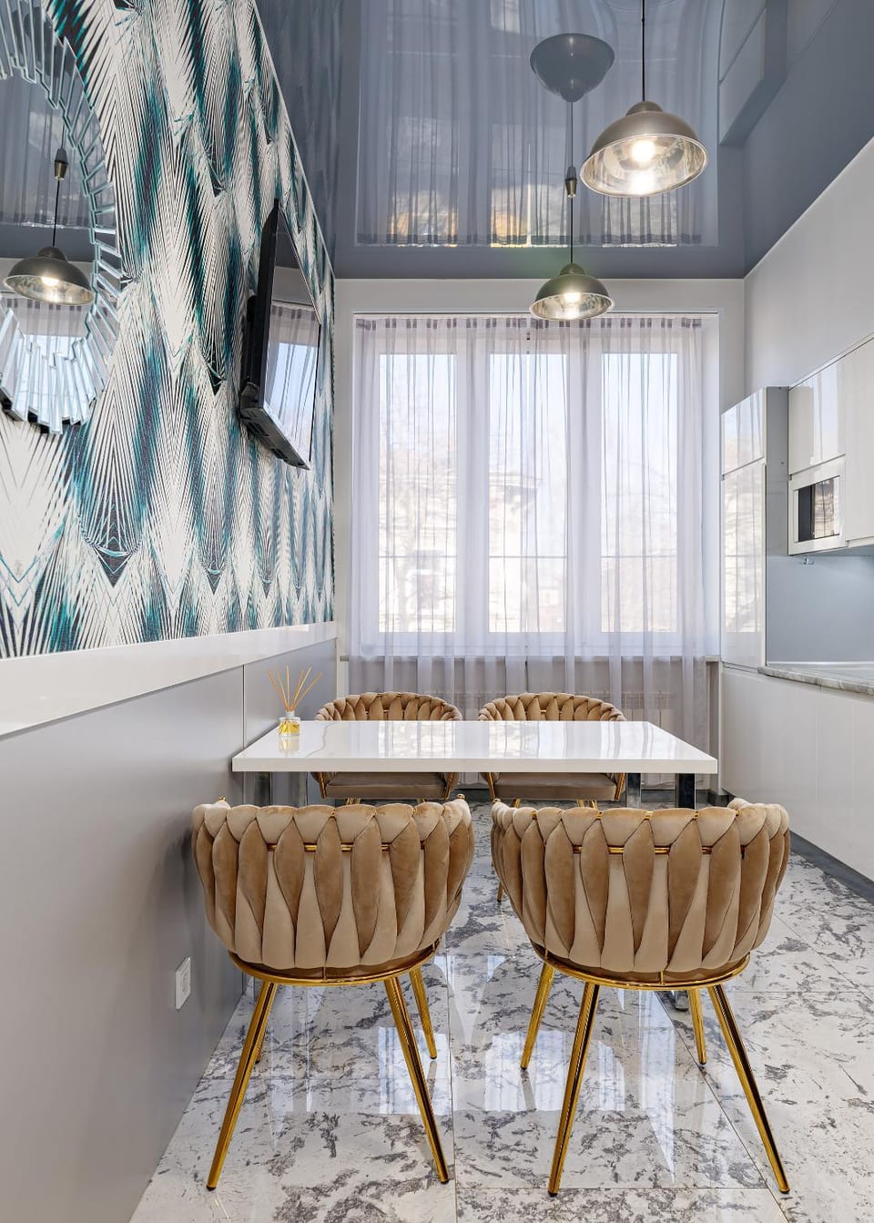 Seating area, Dining area
