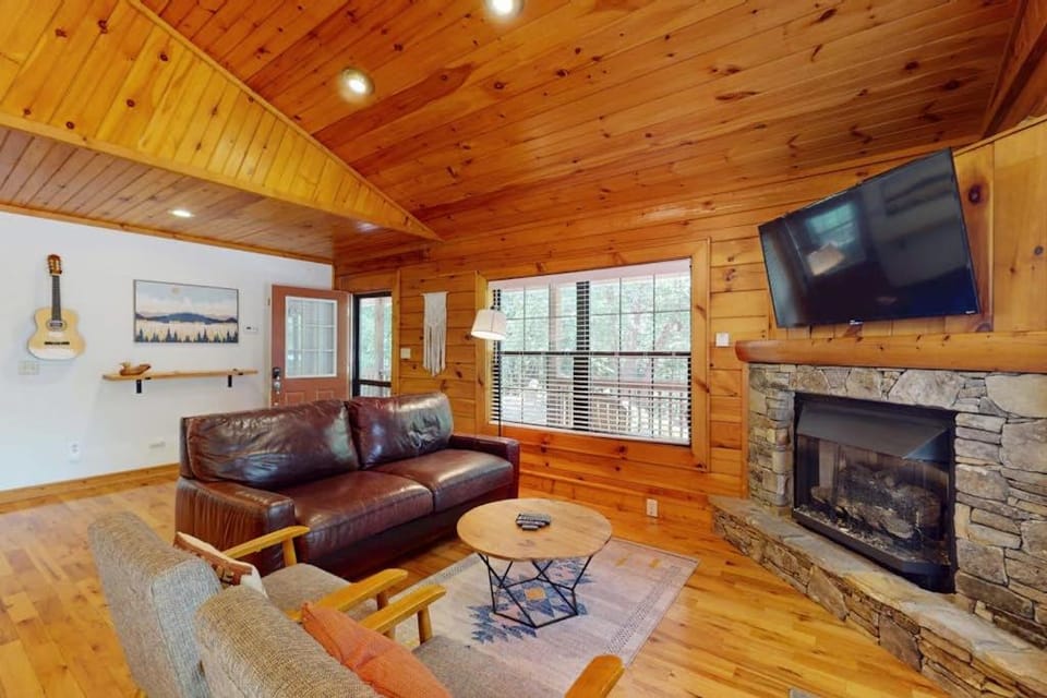 Happy Top Hideaway House in Fontana Lake