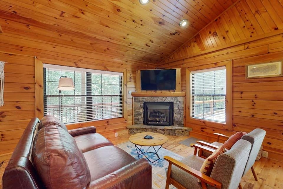 Happy Top Hideaway House in Fontana Lake