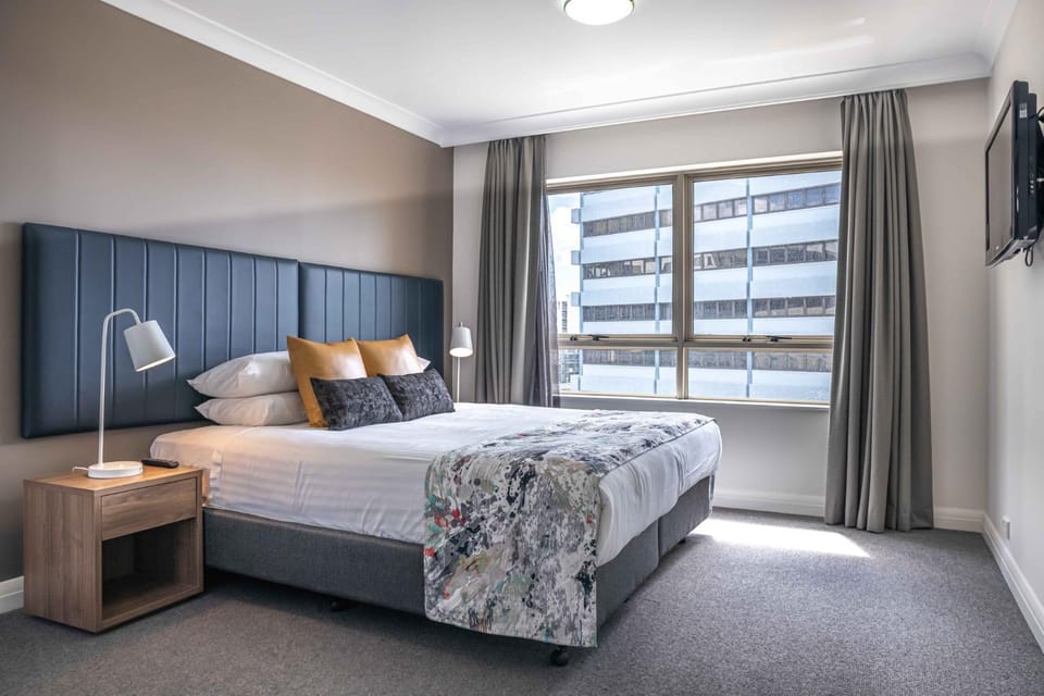 Central 1-Bed with Parking, Pool, Sauna & Gym Apartment in Sydney