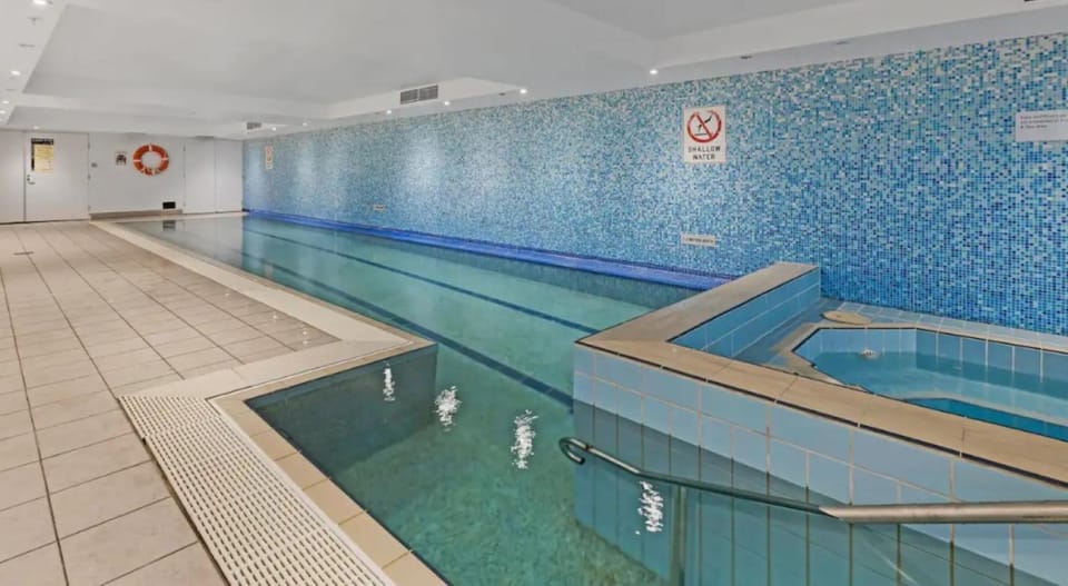 Central 1-Bed with Parking, Pool, Sauna & Gym Apartment in Sydney