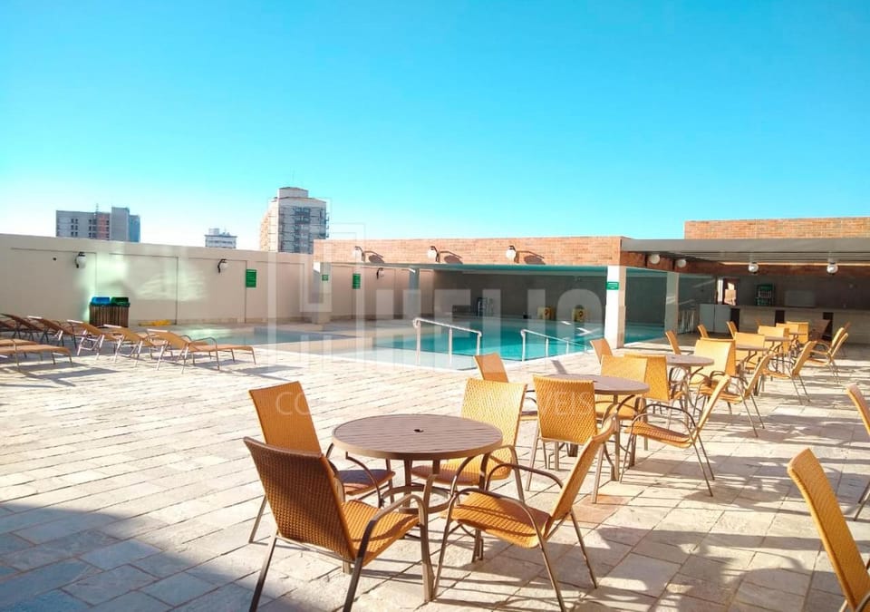 Restaurant/places to eat, Day, Swimming pool, Entertainment