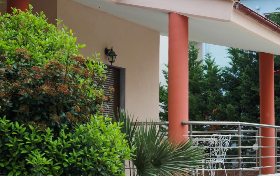 Property building, Day, Garden, View (from property/room), Balcony/Terrace, Garden view