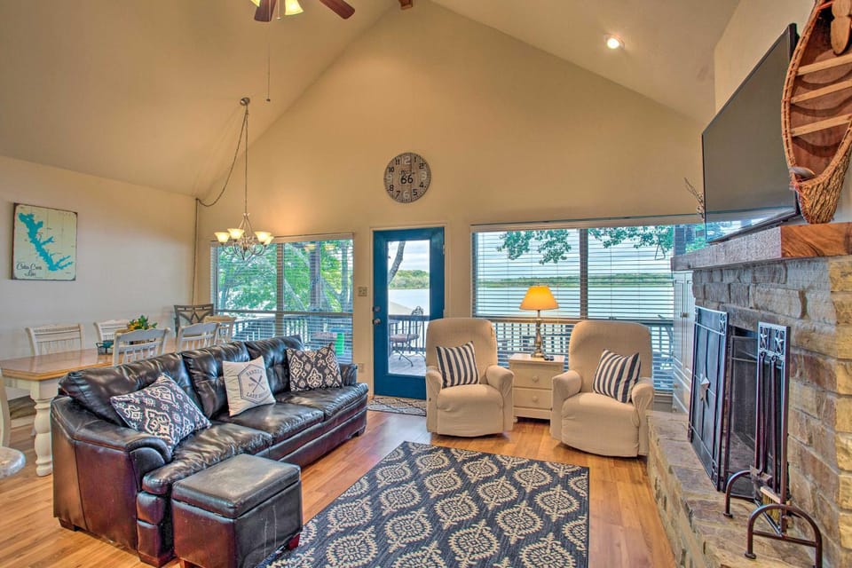 Private Dock & Fire Pit: Cedar Creek Lake Home House in Cedar Creek Reservoir