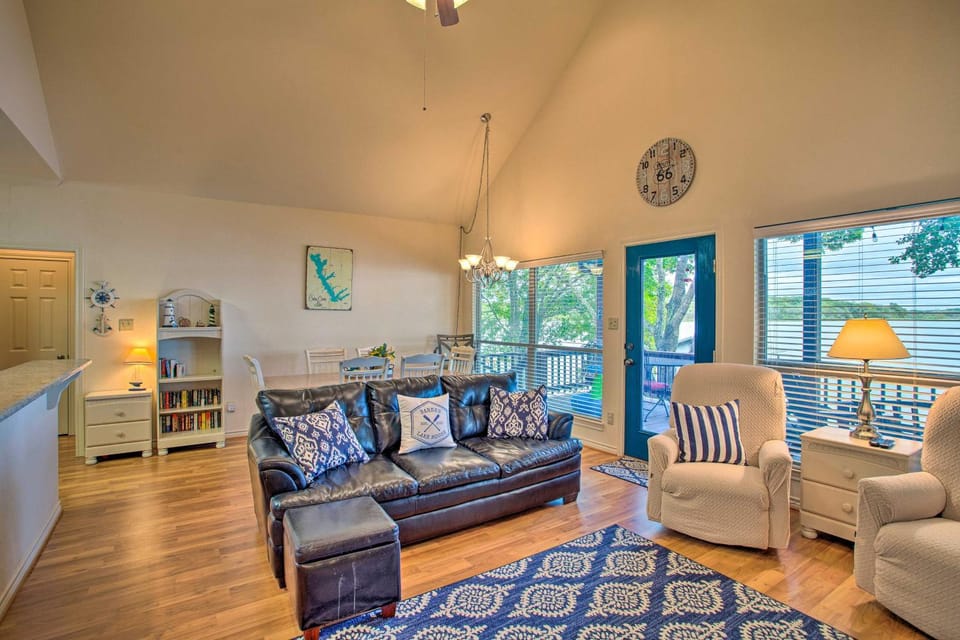 Private Dock & Fire Pit: Cedar Creek Lake Home House in Cedar Creek Reservoir