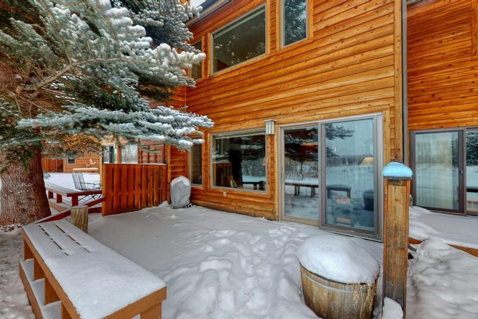 Glacier B Apartment in Wyoming