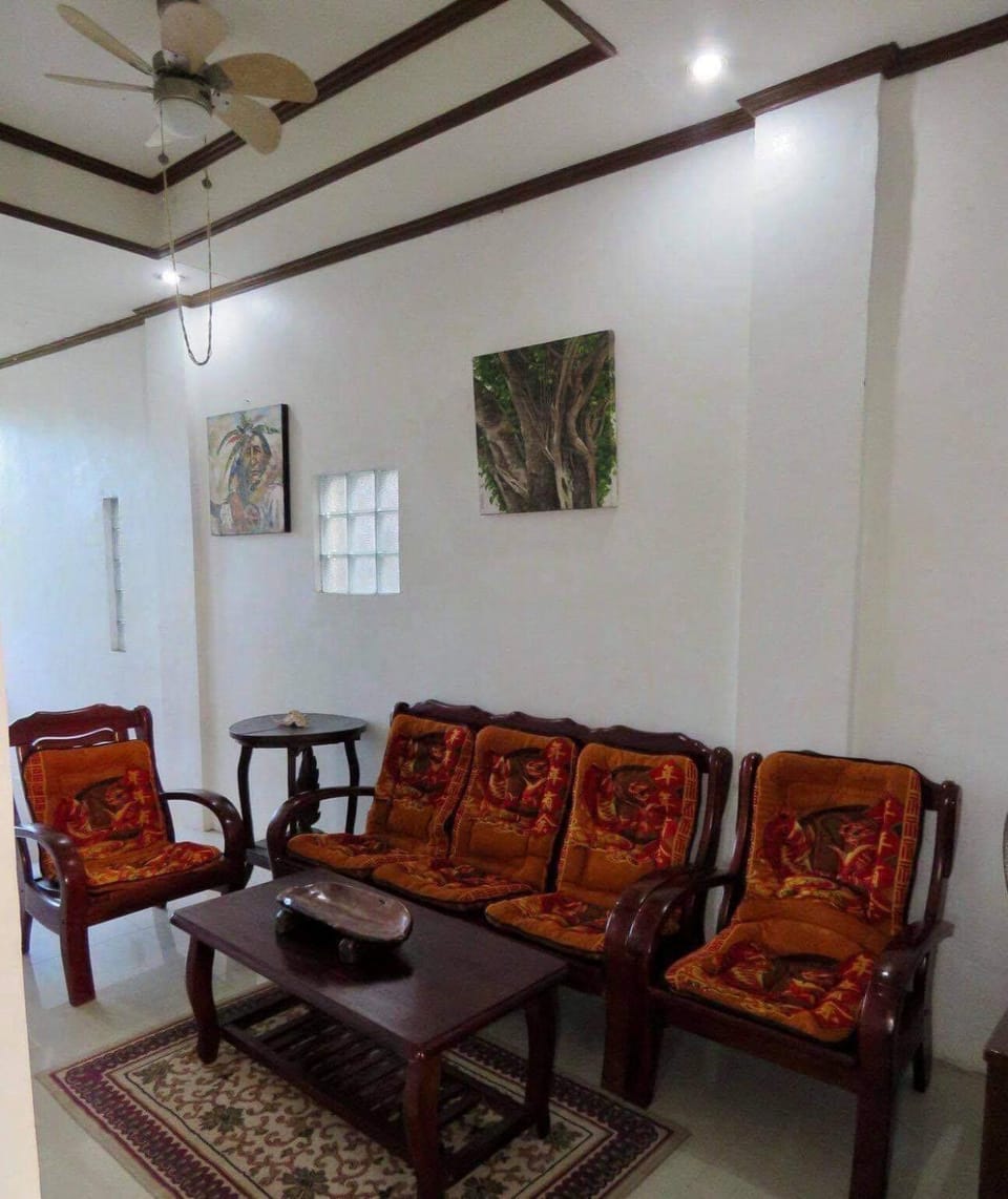Perlies Inn Balcony House House in Calabarzon
