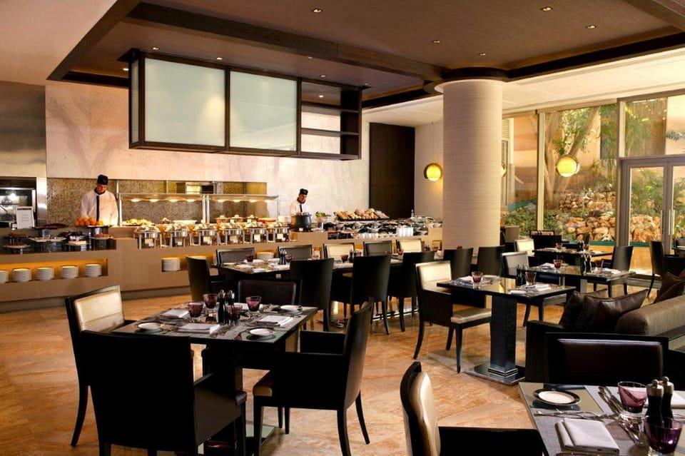 Restaurant/places to eat, Buffet breakfast