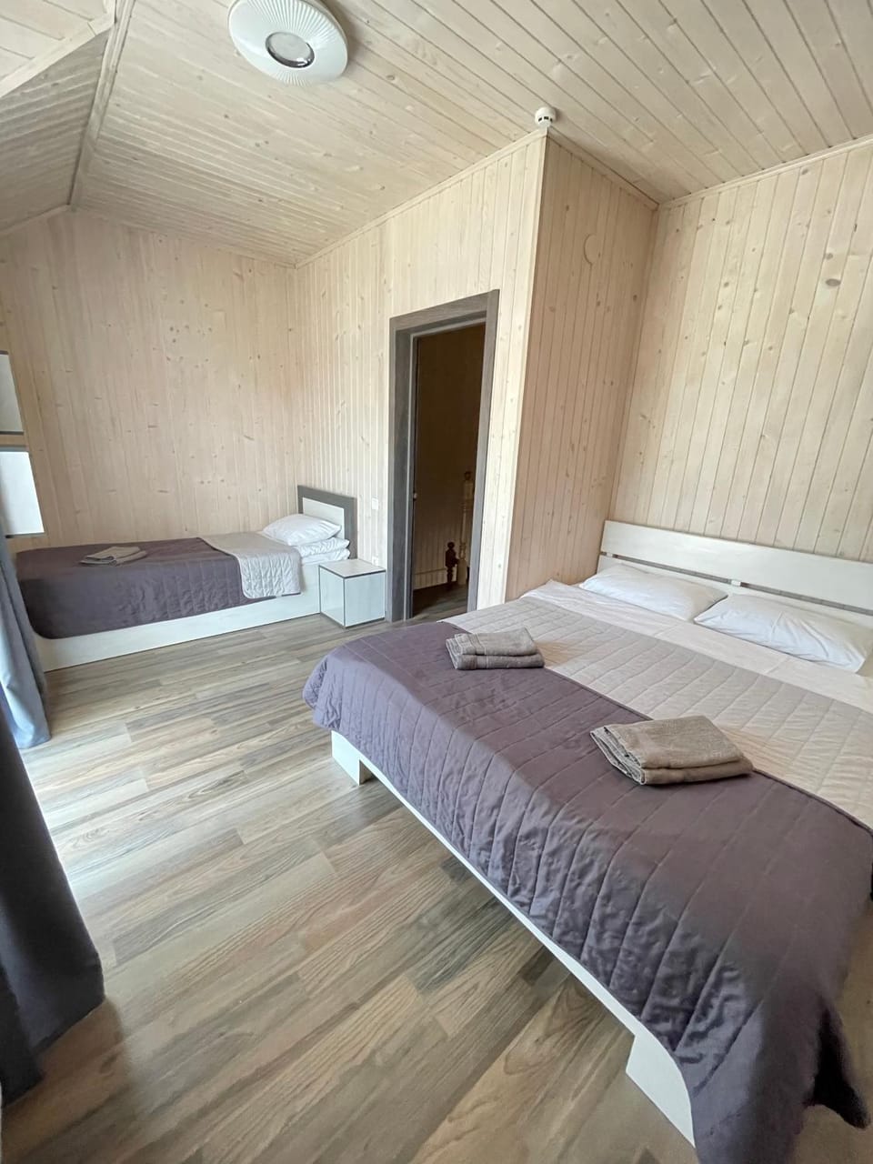 Bed, Photo of the whole room, Bedroom, towels