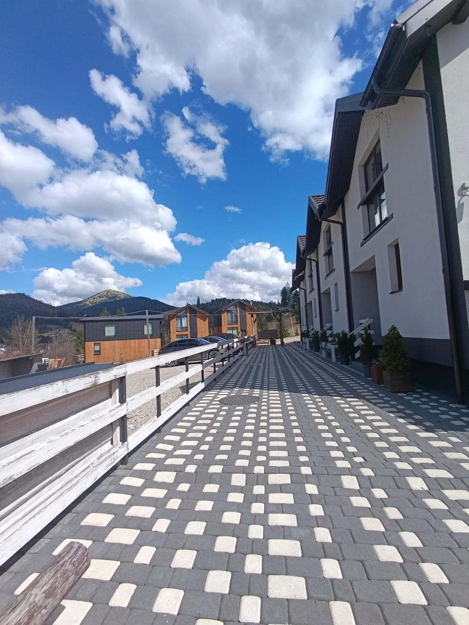 Property building, Day, Neighbourhood, Natural landscape, Mountain view, Street view