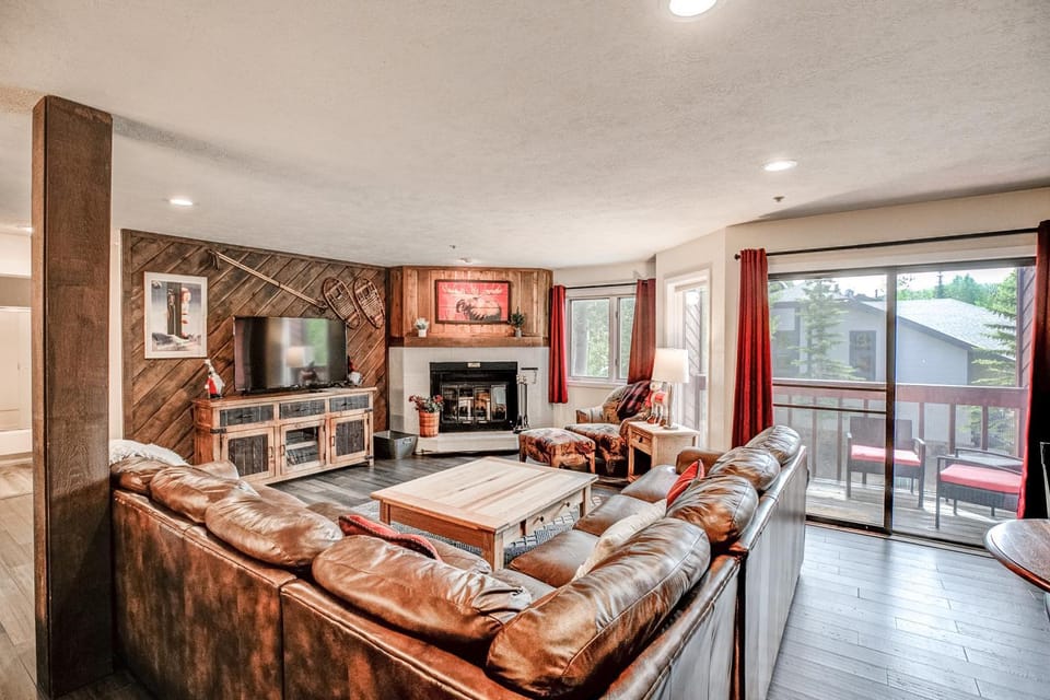 Cimarron Bear Condo: Fantastic Location, Sleeps 8 Apartment in Breckenridge