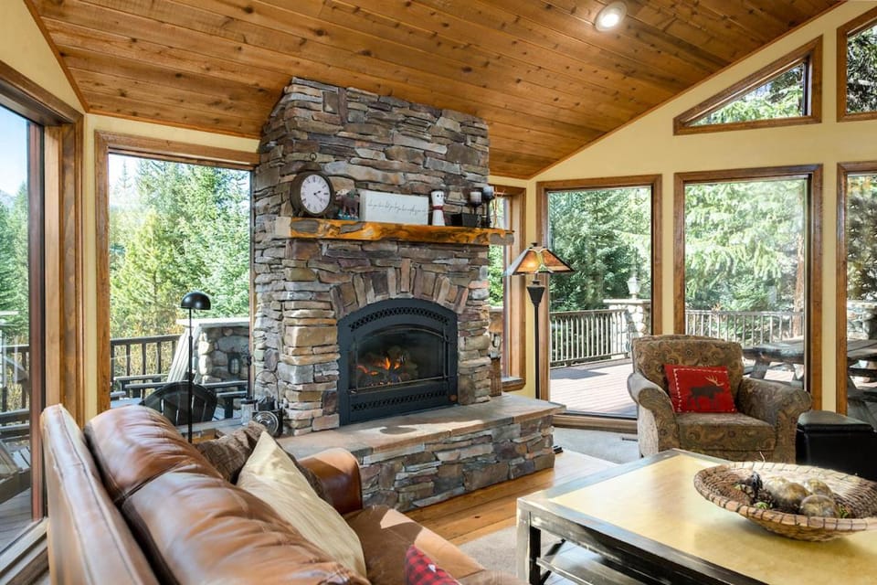 Heartstone Hideaway Home: Hot Tub, Dog Friendly House in Breckenridge