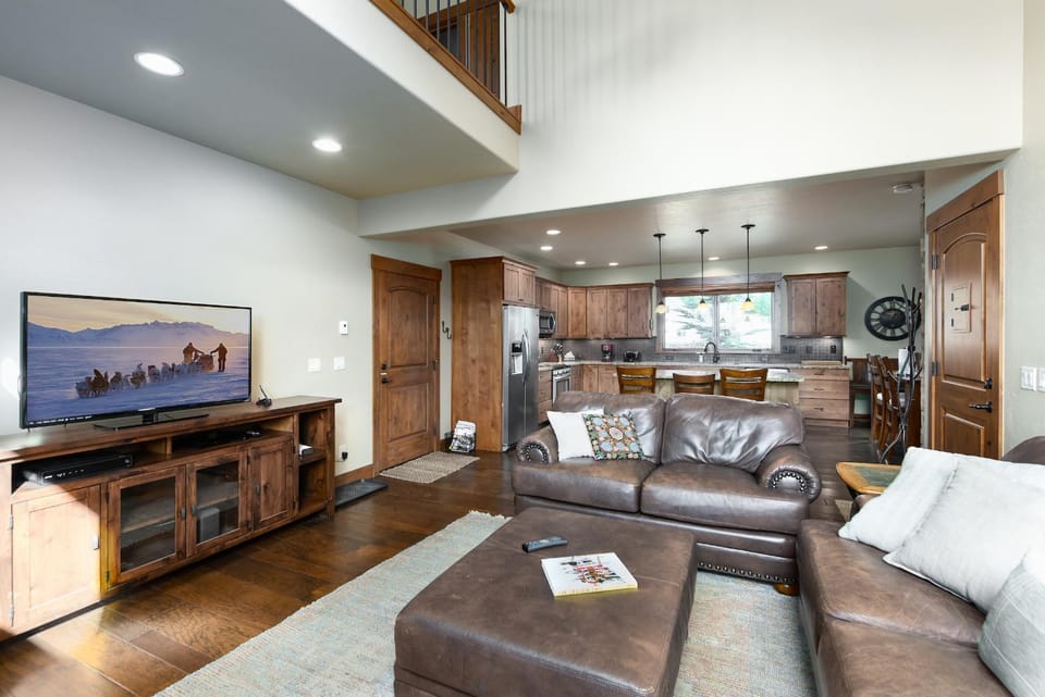 Ridgeview Court Townhome: Incredible Rooftop Deck Apartment in Frisco