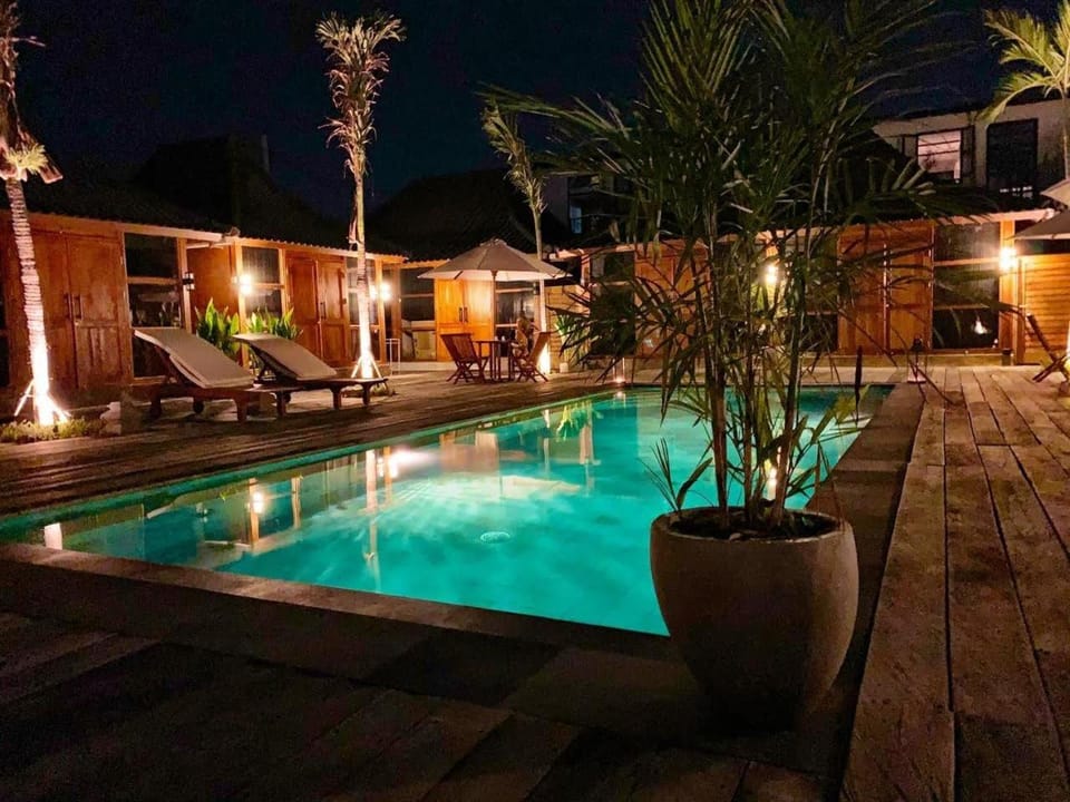 Swimming pool, Swimming pool