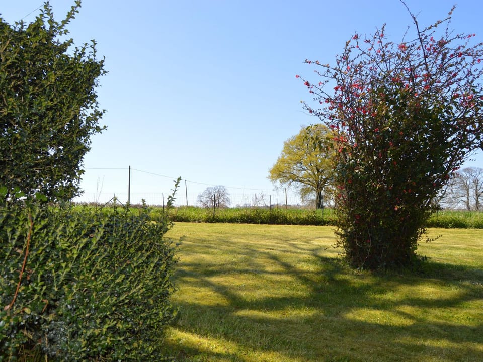 Ancienne fermette à Aigurande: nature, proche Creuse, 1 chambre, jardin privé, barbecue, garage - FR-1-591-1 House in Centre-Val de Loire