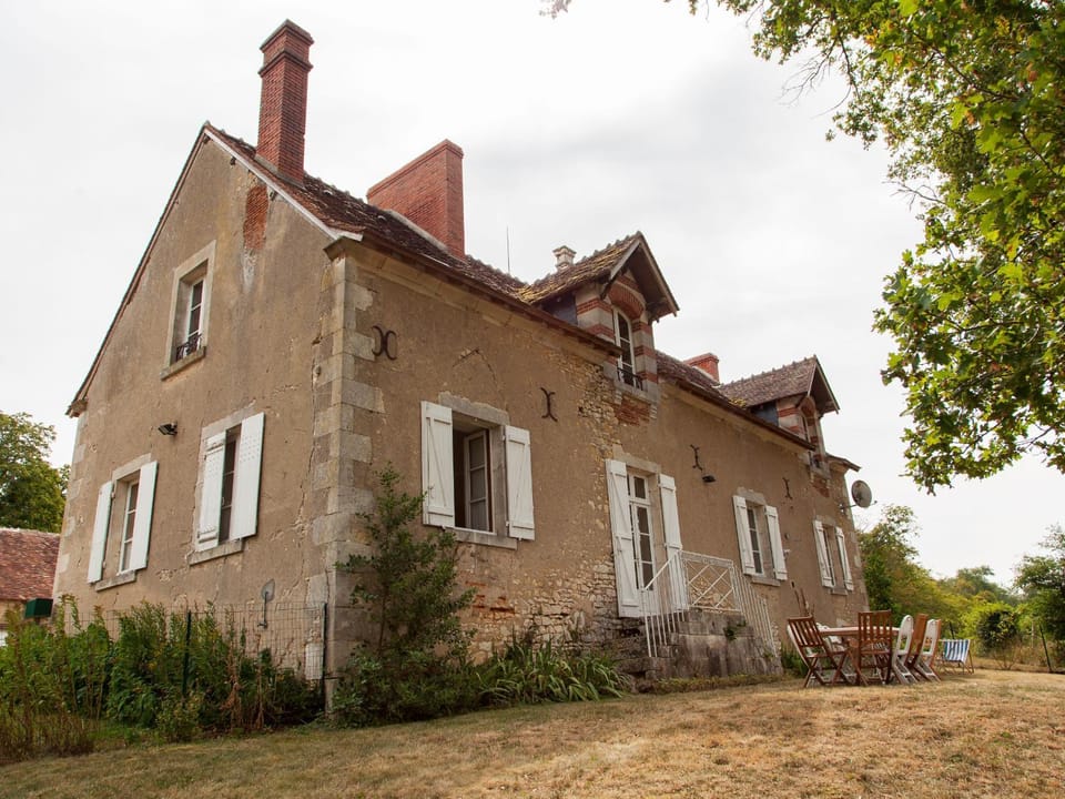 Gîte cosy en Berry avec jardin et parking, proche de Châteauroux, pour 10 personnes - FR-1-591-31 House in Centre-Val de Loire
