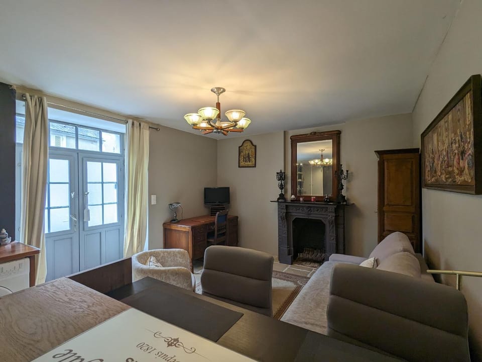 Charmant loft dans la vieille ville, parking gratuit proche, proche château Naillac - FR-1-591-65 Apartment in Centre-Val de Loire