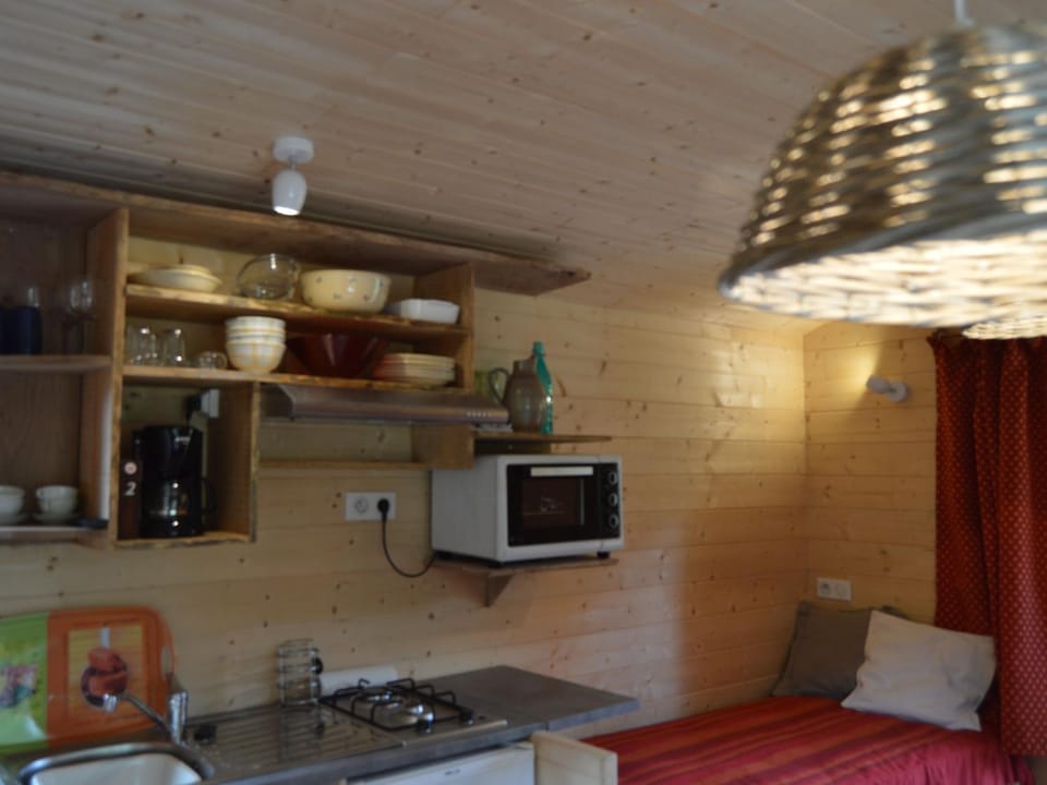 **Roulotte cosy avec piscine, pétanque et jardin près de la maison de George Sand** - FR-1-591-77 House in Centre-Val de Loire