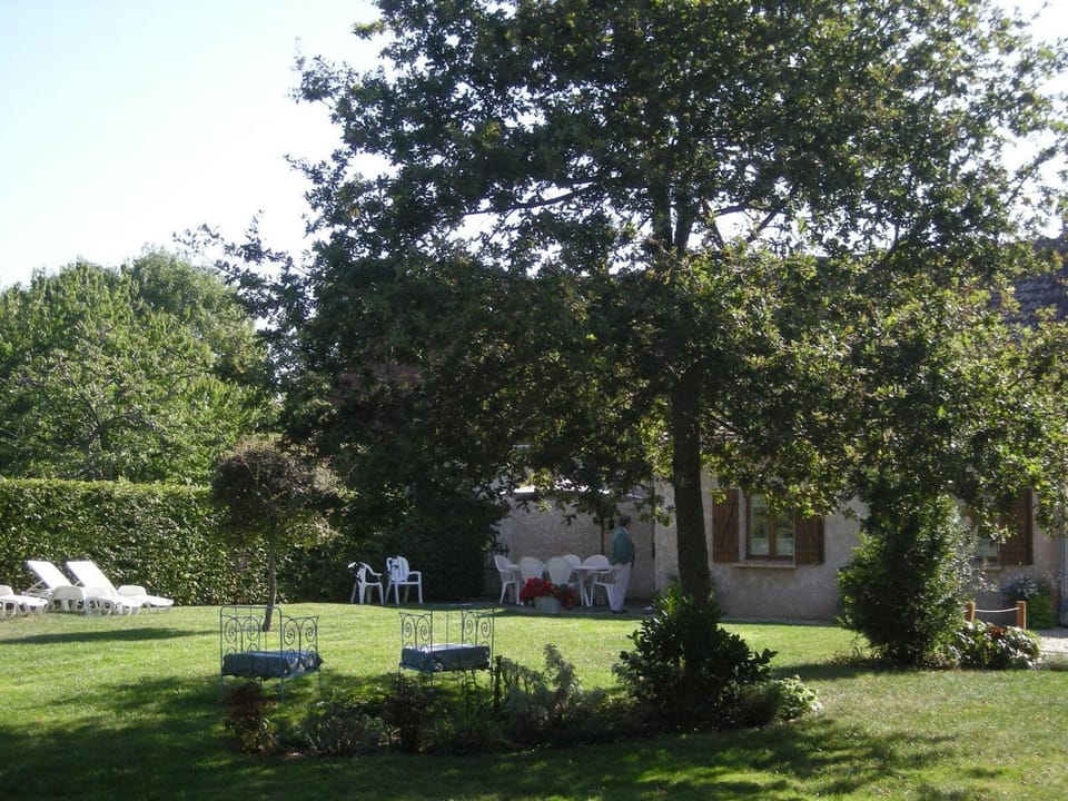 Maison paisible avec jardin clos, terrasse, proche lac d'Eguzon et villages médiévaux - FR-1-591-102 House in Centre-Val de Loire