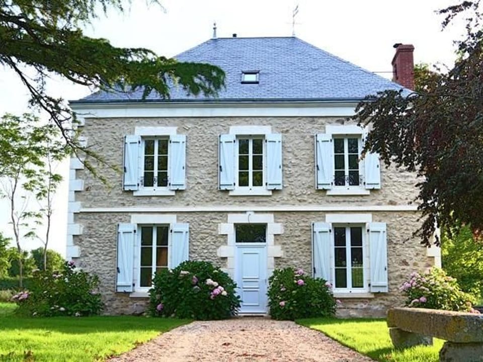 Maison de maître au cœur du Berry avec étang privé, grand jardin et vaste propriété - FR-1-591-116 House in Centre-Val de Loire