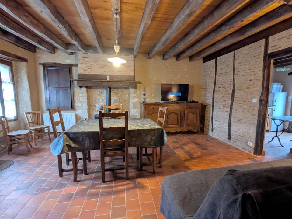 Maison de Caractère Rénovée avec Jardin, Terrasse, et Proche du Château Guillaume - FR-1-591-131 House in Centre-Val de Loire