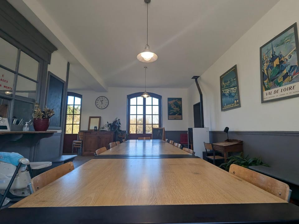 Gîte 13 pers. dans une ancienne gare avec piscine, jardin clos, terrasse et équipements PMR - FR-1-591-166 House in Centre-Val de Loire
