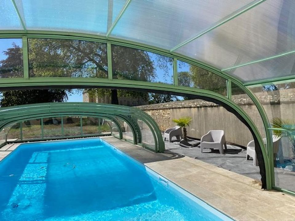 Maison de charme avec piscine couverte, vélos, barque et coin pêche, proche Châteauroux et George Sand - FR-1-591-168 House in Centre-Val de Loire