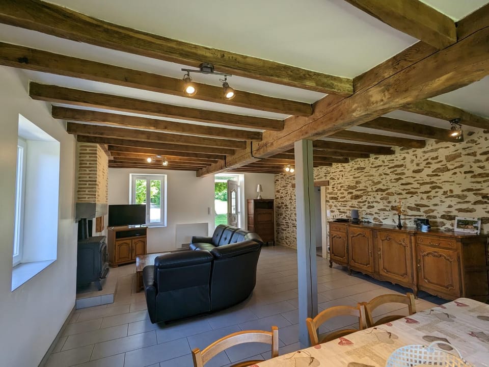 Grande ferme rénovée avec jardin et loisirs à proximité - FR-1-591-155 House in Centre-Val de Loire