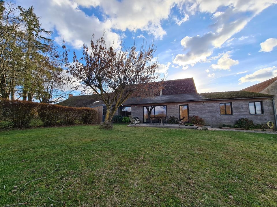 Gîte en Berry au cœur du Parc Naturel avec jardin et parking, 3 chambres, cheminée - FR-1-591-157 House in Centre-Val de Loire