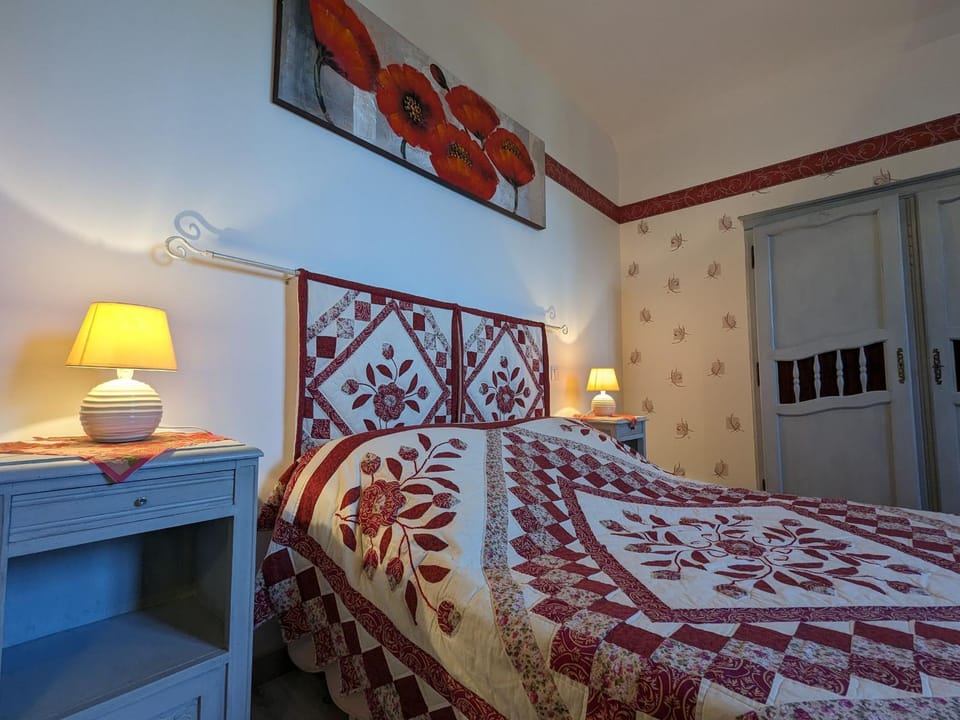 Maison de charme en pierre avec terrasse privative, grand terrain, jeux pour enfants, proche activités nautiques - FR-1-591-172 House in Centre-Val de Loire