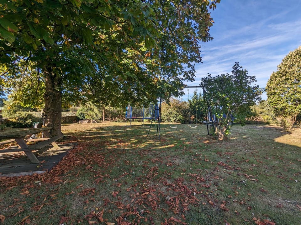 Maison de charme en pierre avec terrasse privative, grand terrain, jeux pour enfants, proche activités nautiques - FR-1-591-172 House in Centre-Val de Loire
