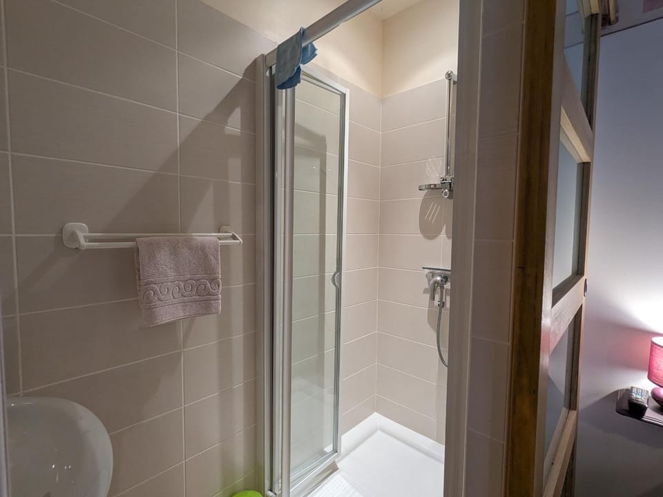Maison de charme en pierre avec terrasse privative, grand terrain, jeux pour enfants, proche activités nautiques - FR-1-591-172 House in Centre-Val de Loire