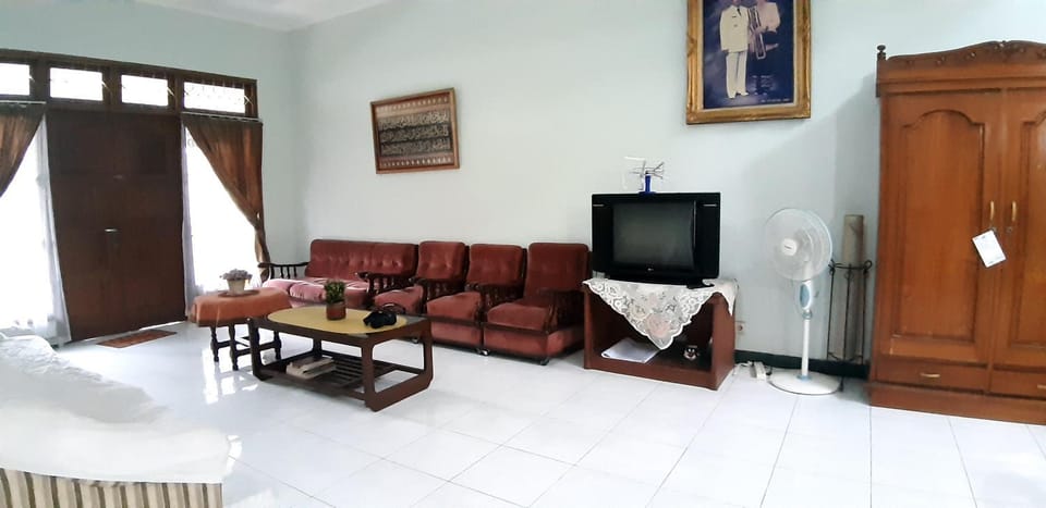 Communal lounge/ TV room, Lobby or reception